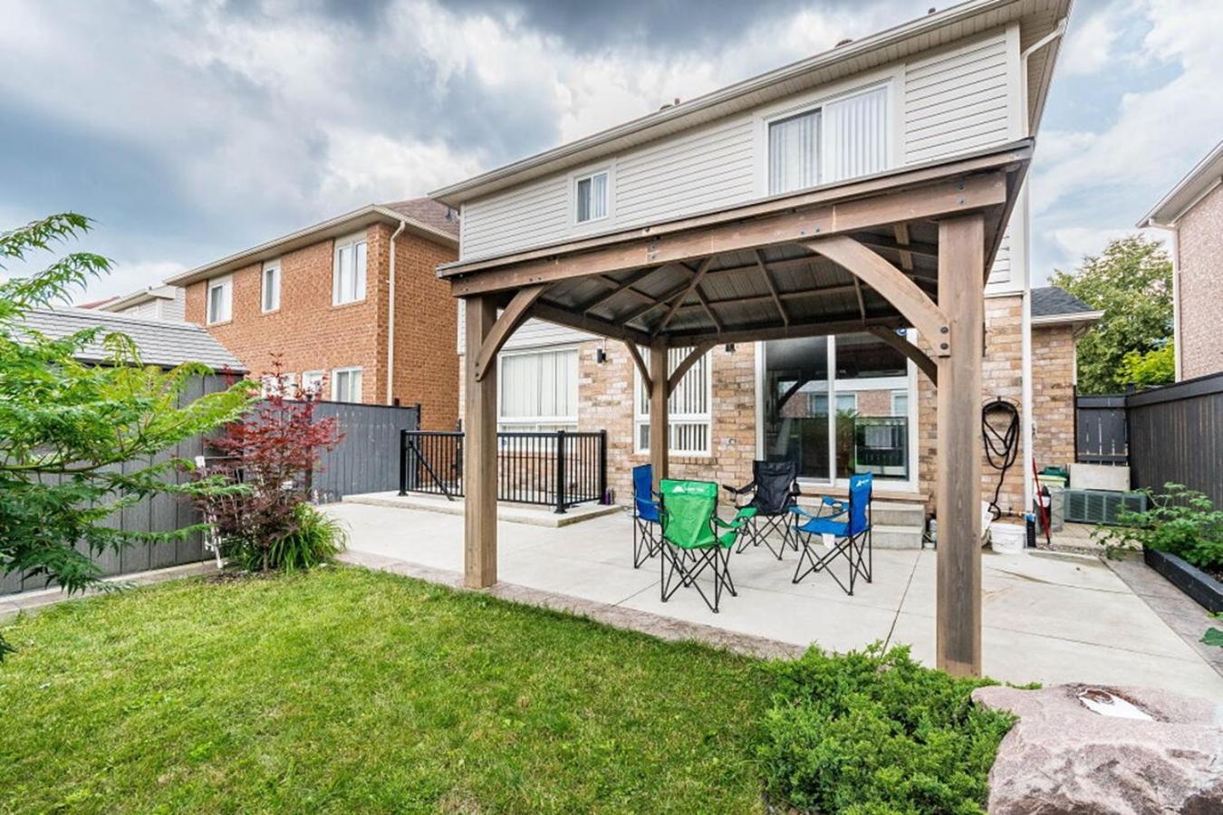 Garden 2 Bedroom Apt - Free Parking Wifi Laundry Workstation Μπράμπτον Εξωτερικό φωτογραφία